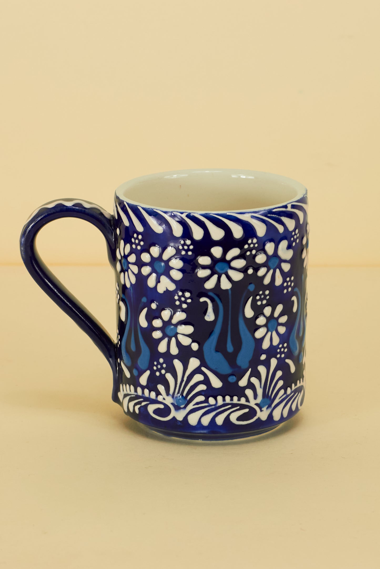 Handgemaakte Keramieken Beker – Donkerblauw met Traditioneel Bloemmotief